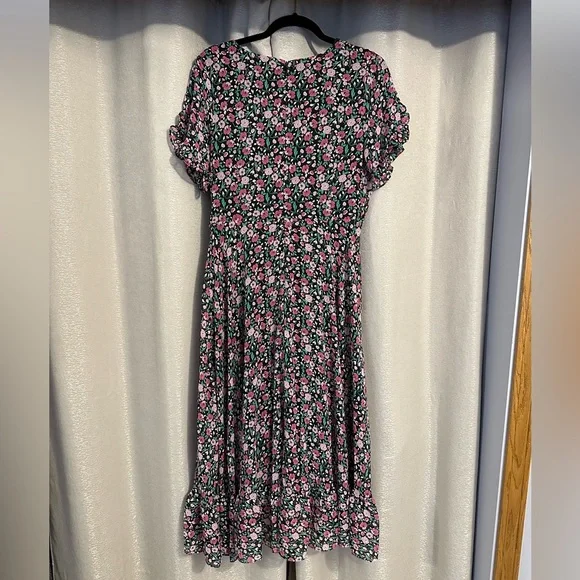 Karl Lagerfeld Paris Floral Short Sleeve Chiffon Faux Wrap Dress - Picture 6 of 8